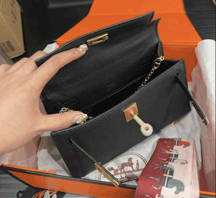 Hermes Kelly Mini Epsom Handbag Black And Gold 20cm - Image 3