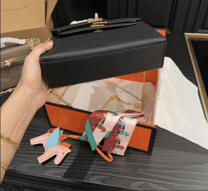 Hermes Kelly Mini Epsom Handbag Black And Gold 20cm - Image 4