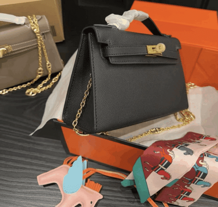 Hermes Kelly Mini Epsom Handbag Black And Gold 20cm - Image 5