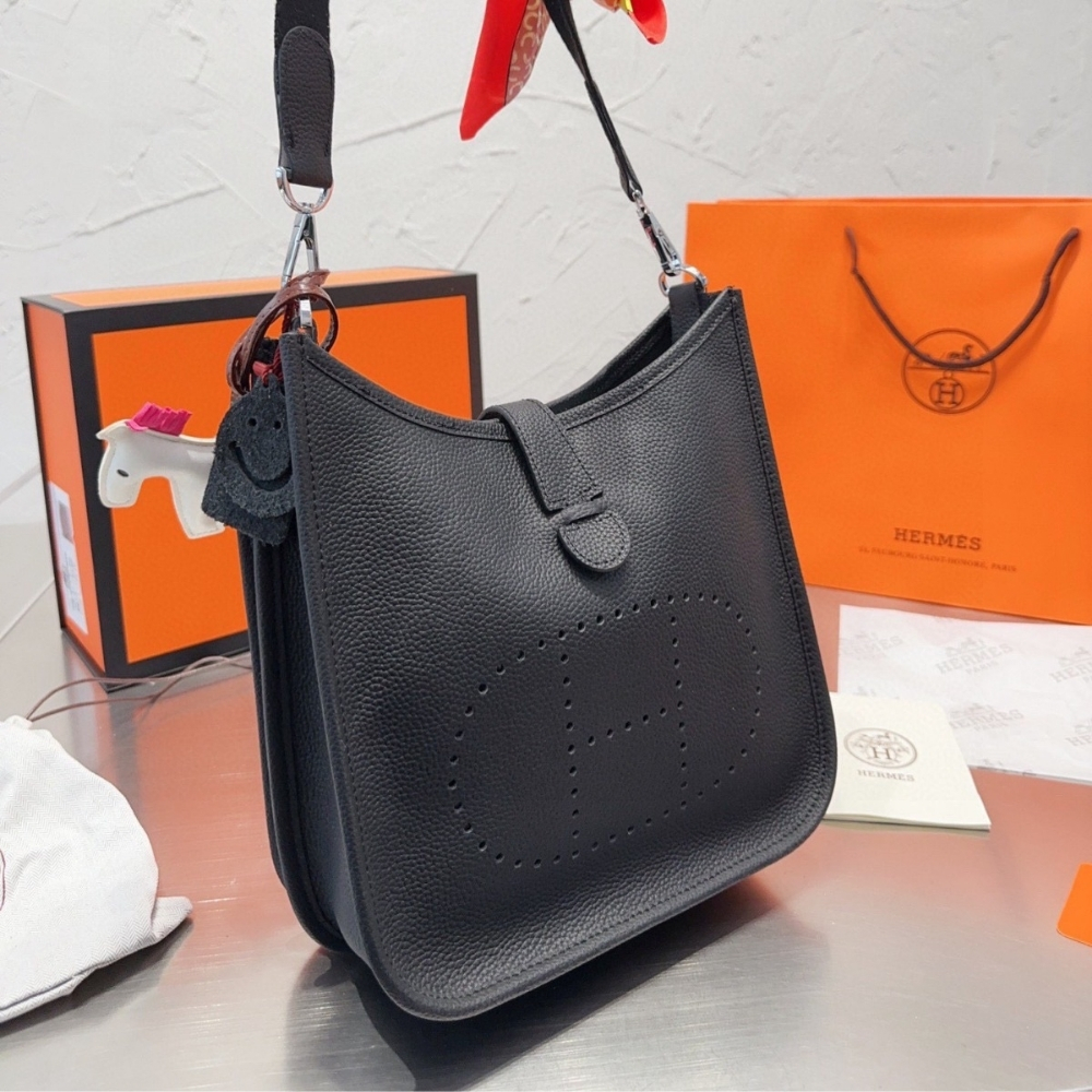 Alternative view of Hermes Evelyne 29 Clemence Black 25cm