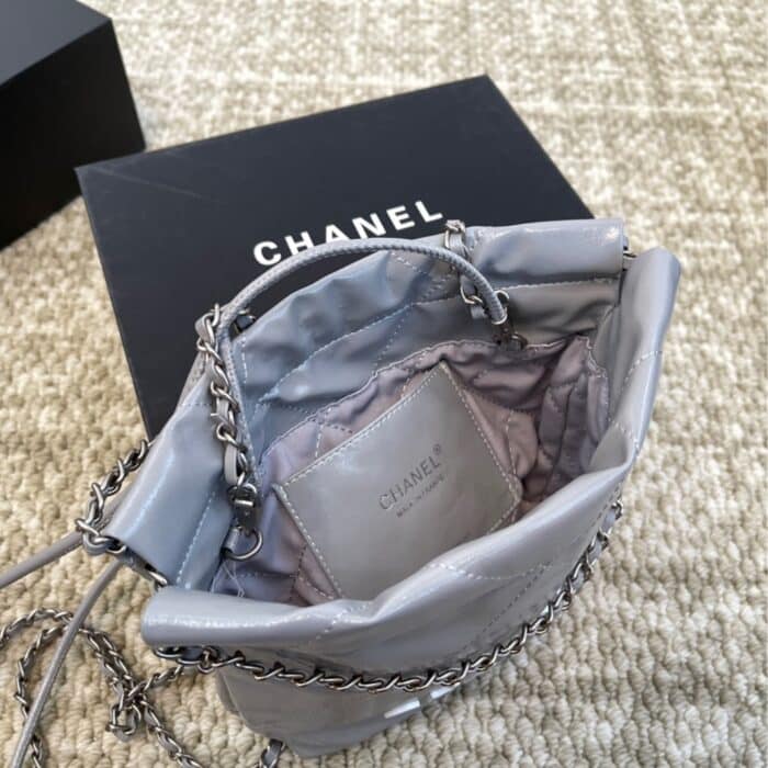 Chanel 22 Mini Handbag Light Gray 18cm - Image 2