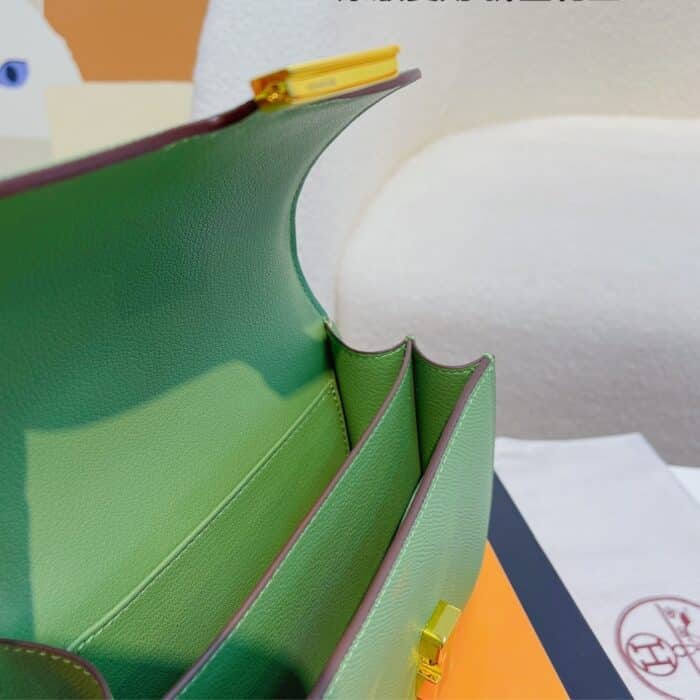 Hermes Constance Epsom Leather Vert Criquet 18cm - Image 4
