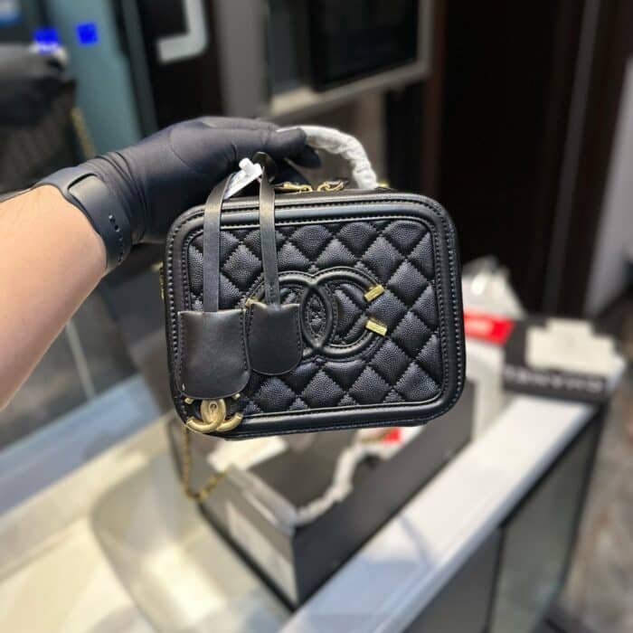 Chanel Vanity Case Filigree Black 18cm - Image 8