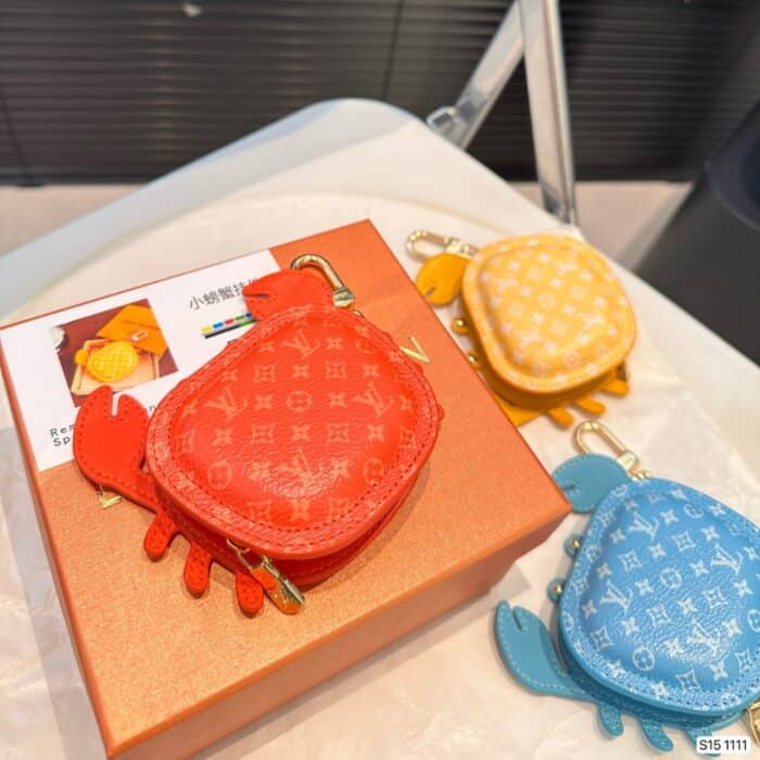 Louis Vuitton Crab Bag Hanging Accessories Red M01930 - Image 2