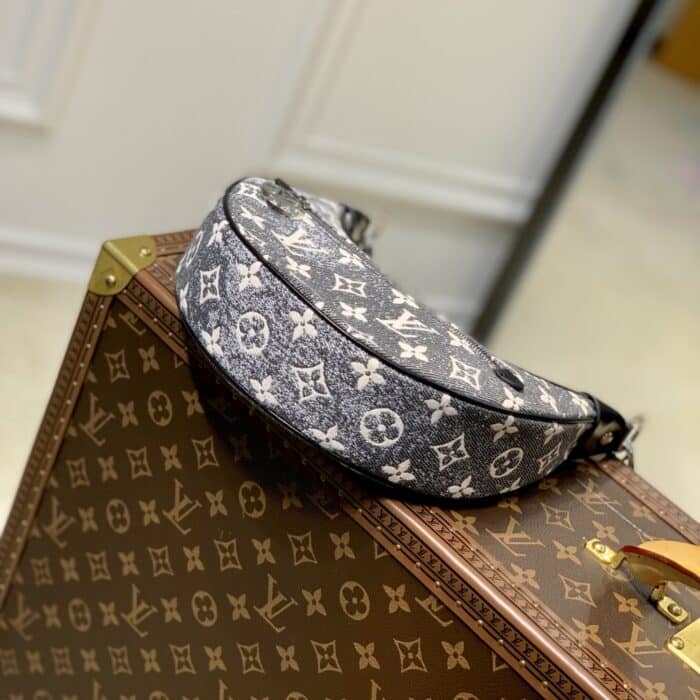 Louis Vuitton Loop 23cm M21752 - Image 4
