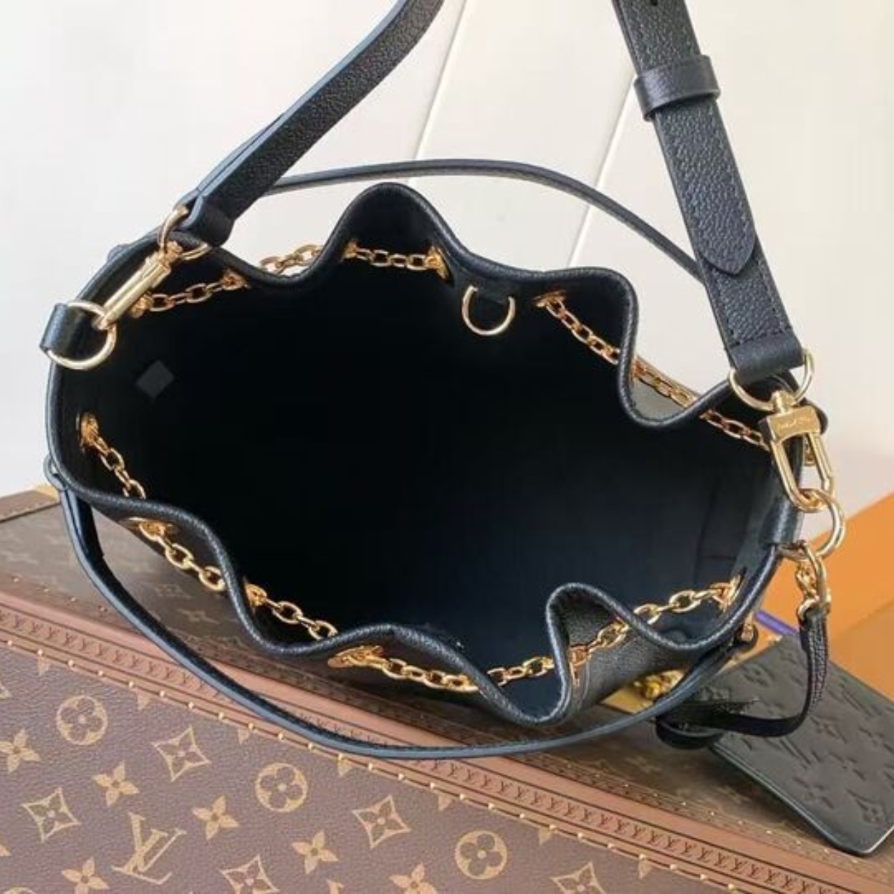 Louis Vuitton LV Bundle Bag Black 30cm M47209 - Image 3