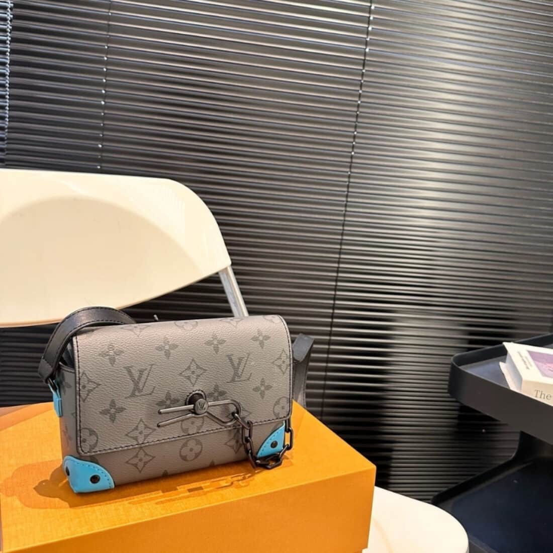 Louis Vuitton Steamer Wearable Wallet Turquoise 18Cm - Image 2