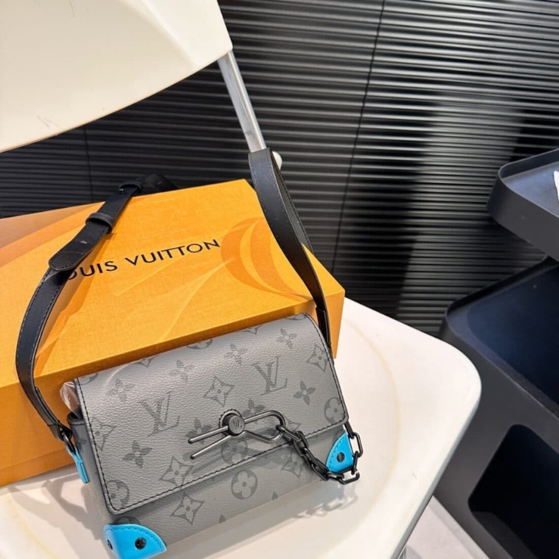 Louis Vuitton Steamer Wearable Wallet Turquoise 18Cm - Image 3