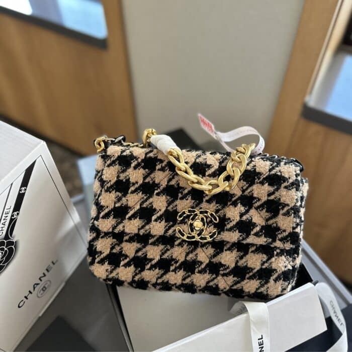 Chanel 19 Bag Tweed Beige And Black 26cm - Image 2