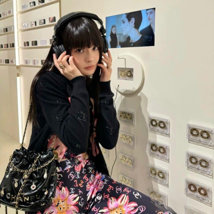 Chanel 22 Mini Bag Decorative Charms Black 20cm AS3980 B17507 94305 - Image 4