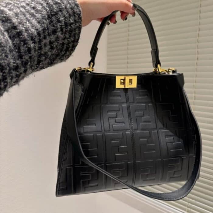 Fendi Peekaboo Bag Black 30cm - Image 2