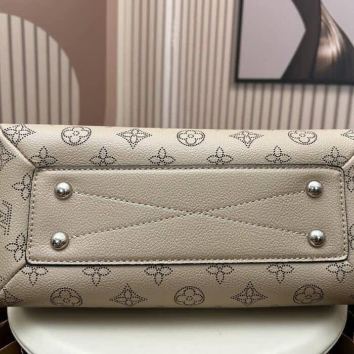 Louis Vuitton Hand It All PM Galet 29Cm - Image 4