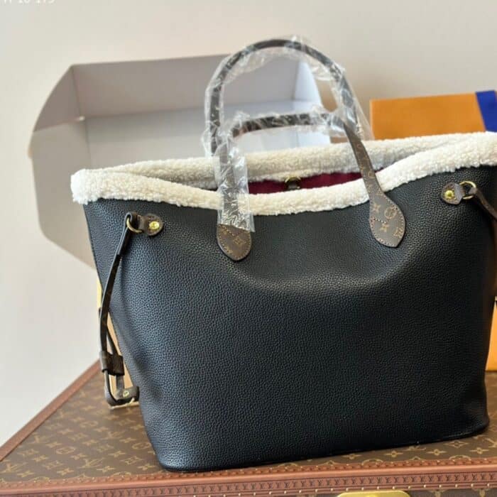 Louis Vuitton Teddy Monogram Shearling Neverfull Mm Black 33cm - Image 5