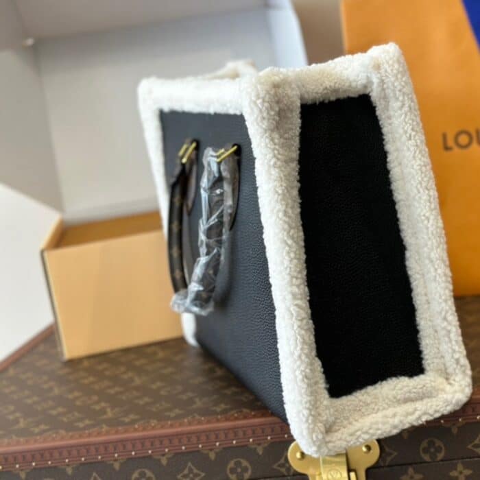 Louis Vuitton Black Shearling Monogram Onthego Gm Bag Black 35cm - Image 5