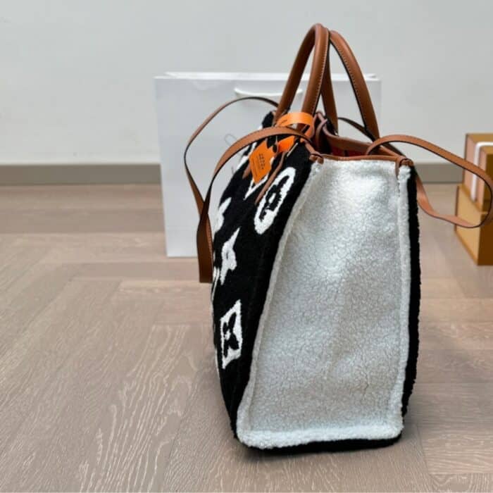 Louis Vuitton Monogram Giant Teddy Onthego Black 38cm - Image 6