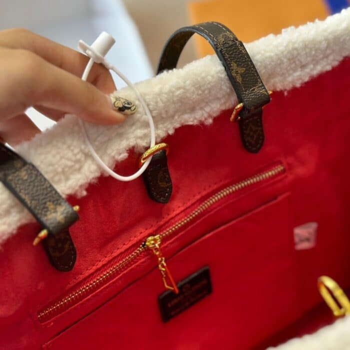 Louis Vuitton Black Shearling Monogram Onthego Gm Bag Black 35cm - Image 7
