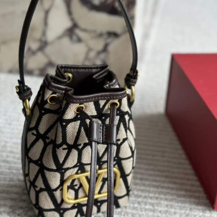 Valentino Mini Vlogo Signature Bucket Bag In Toile Iconographe Brown 22cm - Image 2