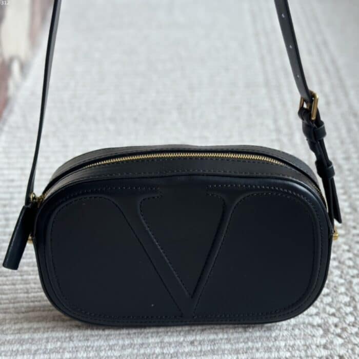 Valentino Vlogo Walk Leather Crossbody Bag Black 25cm - Image 2