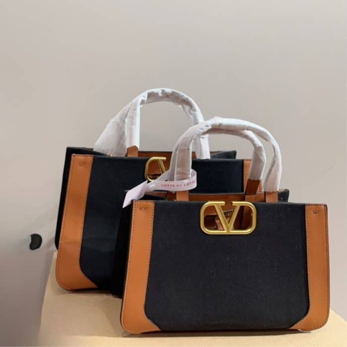 Valentino Garavani Small Vlogo Signature Tote Bag Black 22cm - Image 2