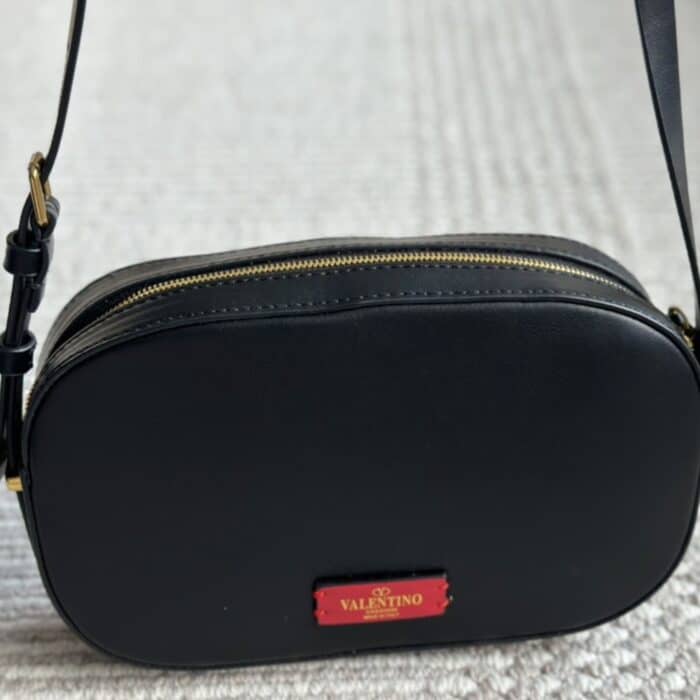 Valentino Vlogo Walk Leather Crossbody Bag Black 25cm - Image 3