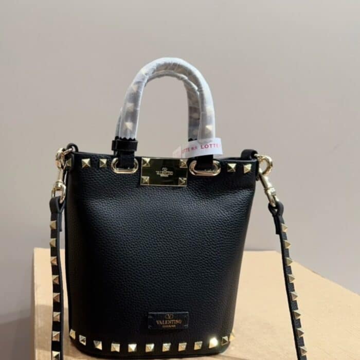 Valentino Rockstud Crossbody Pouch Black 19cm - Image 2