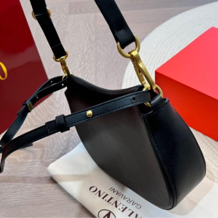 Valentino Garavani Ohval Shoulder Bag Black 28Cm - Image 7