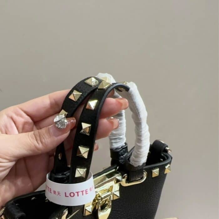 Valentino Rockstud Crossbody Pouch Black 19cm - Image 6