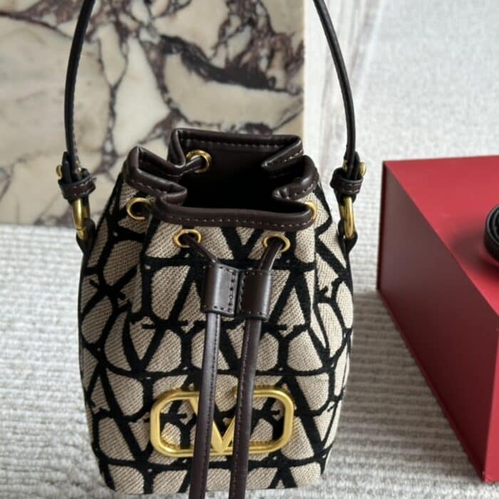Valentino Mini Vlogo Signature Bucket Bag In Toile Iconographe Brown 22cm - Image 7