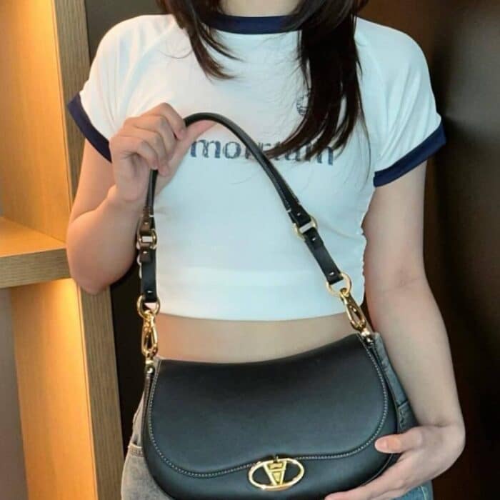 Valentino Garavani Ohval Shoulder Bag Black 28Cm - Image 10