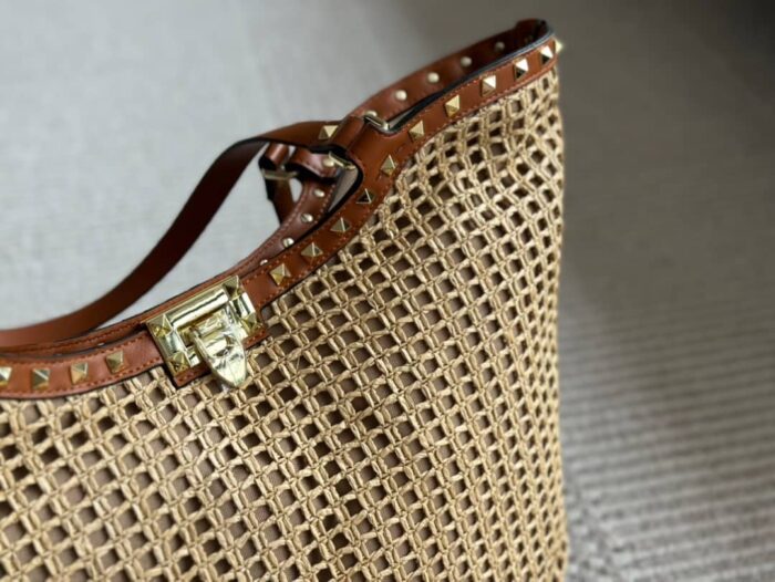 Valentino Garavani Rockstud Raffia Tote Bag Brown 31cm - Image 2