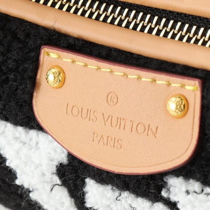 Louis Vuitton Hills Pochette Shearling Black 18cm M11920 - Image 4
