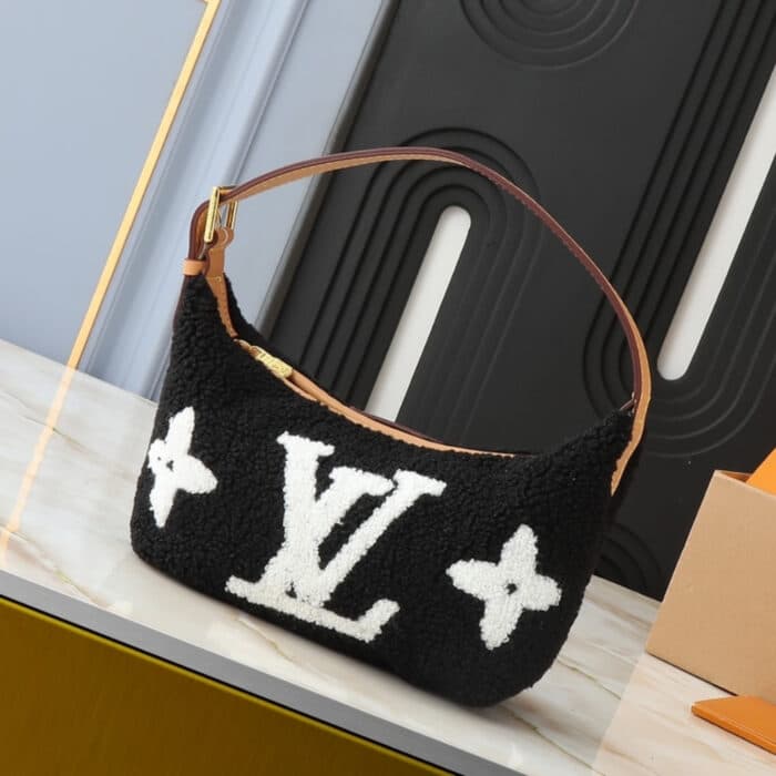 Louis Vuitton Hills Pochette Shearling Black 18cm M11920 - Image 9