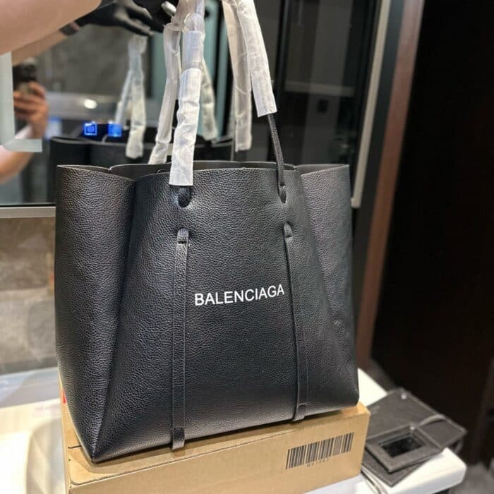 Balenciaga Small Everyday Tote Bag Black 31cm - Image 2