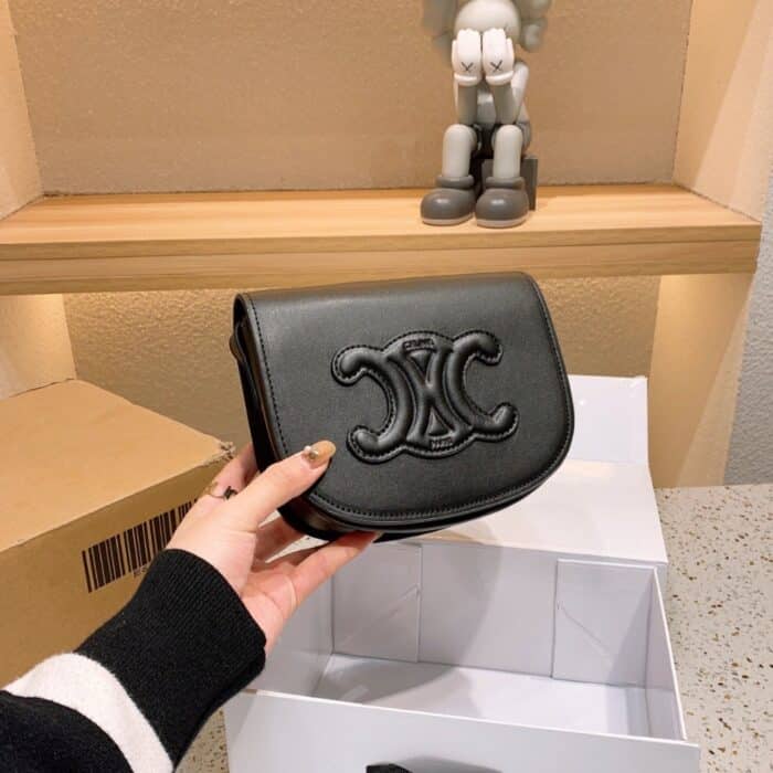 Celine Folco Cuir Triomphe In Smooth Leather 18cm 198263DU338NO - Image 3