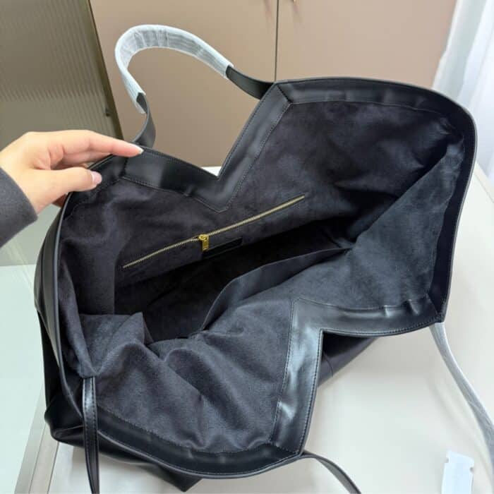 Saint Laurent Y Tote In Leather Black 36cm 817602AAEB31000 - Image 2