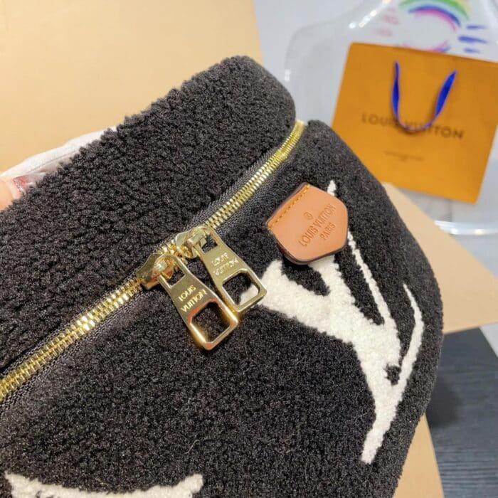 Louis Vuitton LV Ski Bumbag Shearling Bicolor Chocolate And Cream 31cm M11799 - Image 5
