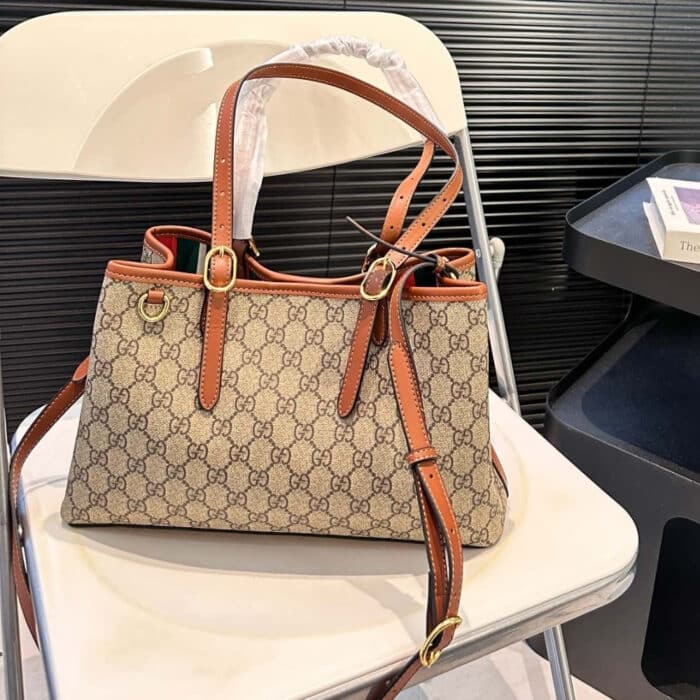 Gucci Emblem Small Tote Bag Beige And Dark Brown 31cm - Image 2