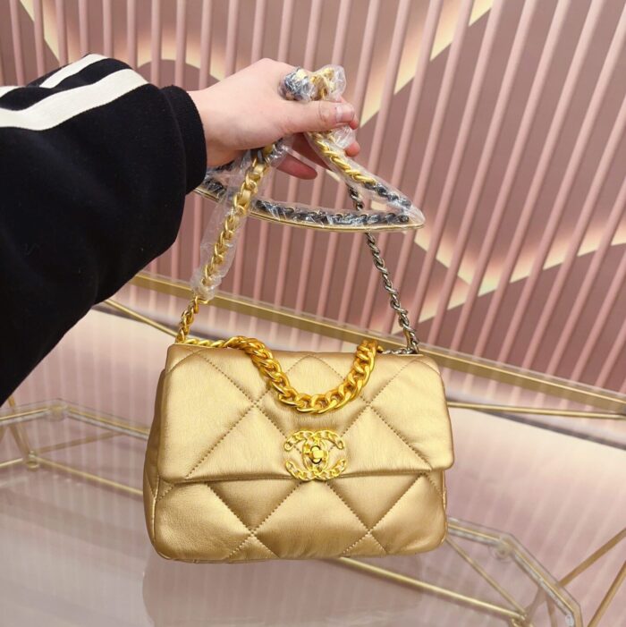 Chanel 19 Flap Bag In Gold Leather 25cm - Image 3
