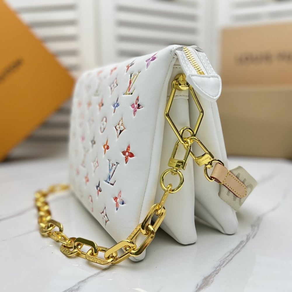 Louis Vuitton Bolso Coussin PM White 26cm M21209 - Image 4