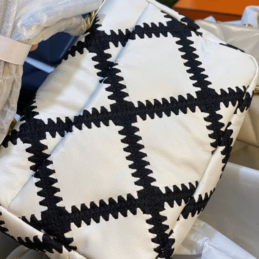 Chanel 19 Large Stitch Crossbody Bag White 24cm - Image 3