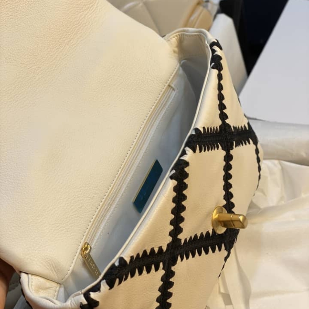 Chanel 19 Large Stitch Crossbody Bag White 24cm - Image 7