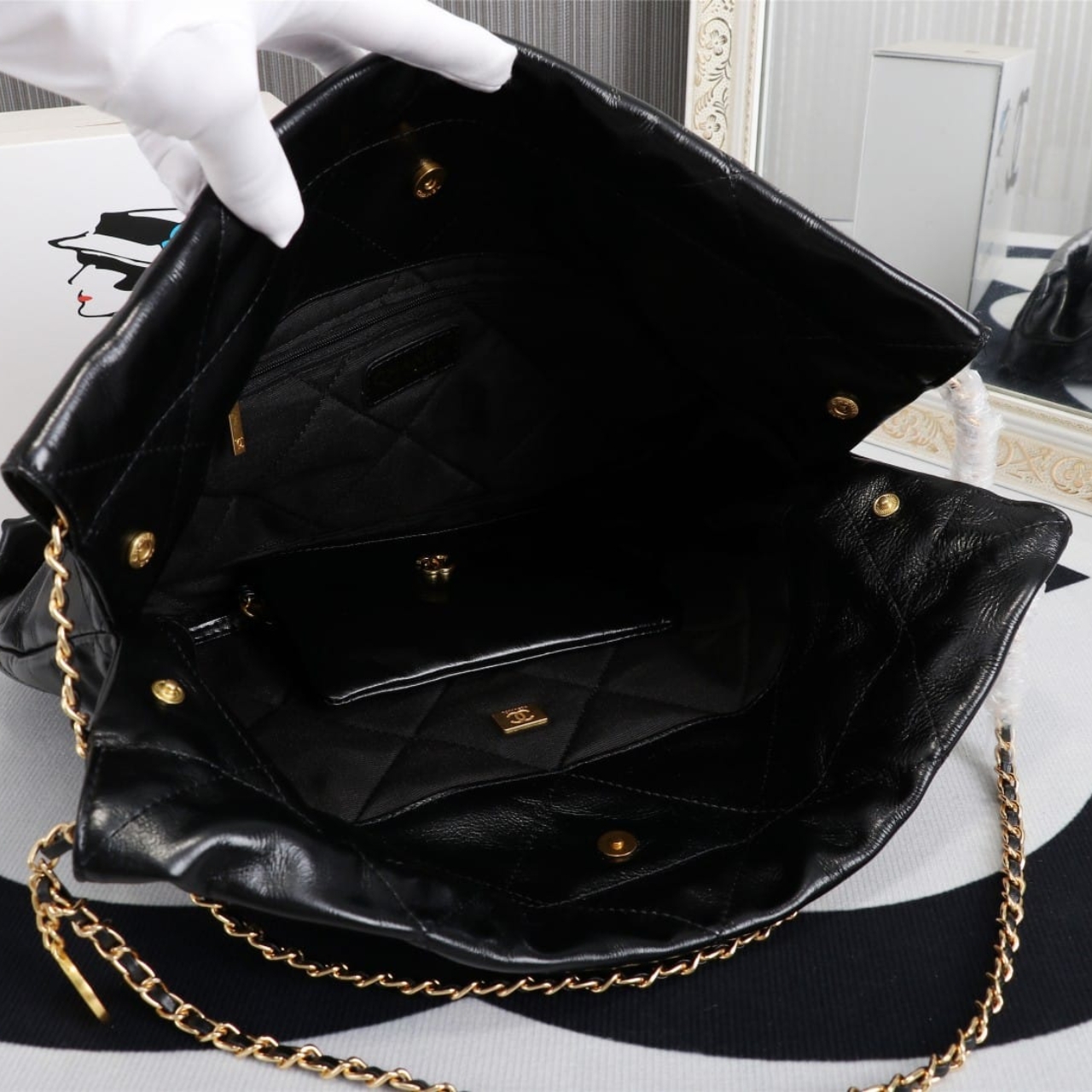 Chanel 22 Handbag Black With Gold Tone Metal 39Cm AS3261 B19059 94305 - Image 6