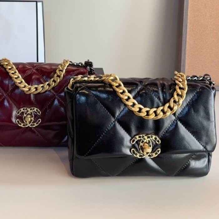 Chanel 19 Shiny Crumpled Burgundy 25cm - Image 3