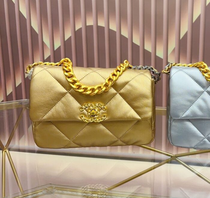 Chanel 19 Flap Bag In Gold Leather 25cm - Image 2