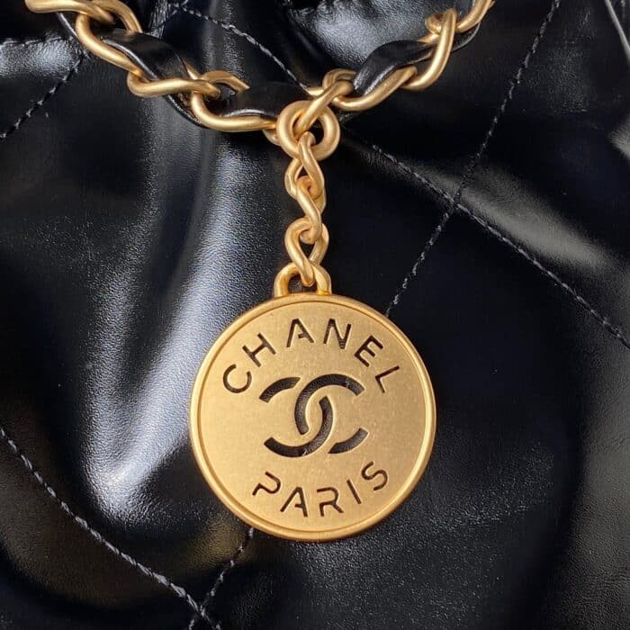 Chanel 22 Shiny Leather Flat Bag Black 45cm - Image 3