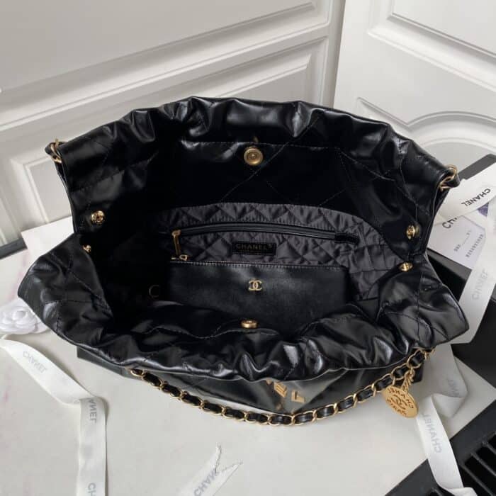 Chanel 22 Shiny Leather Flat Bag Black 45cm - Image 4