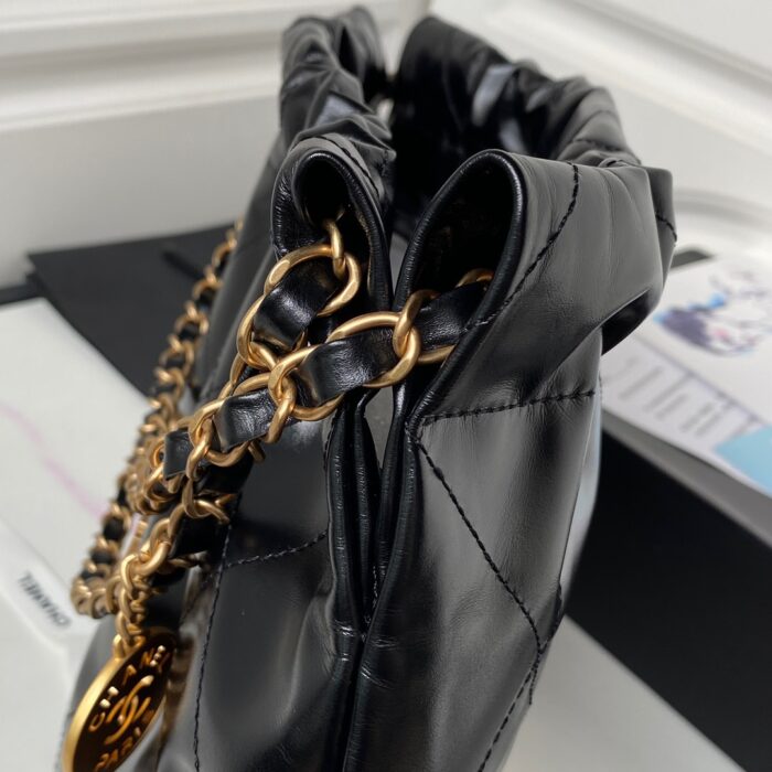 Chanel 22 Shiny Leather Flat Bag Black 45cm - Image 5