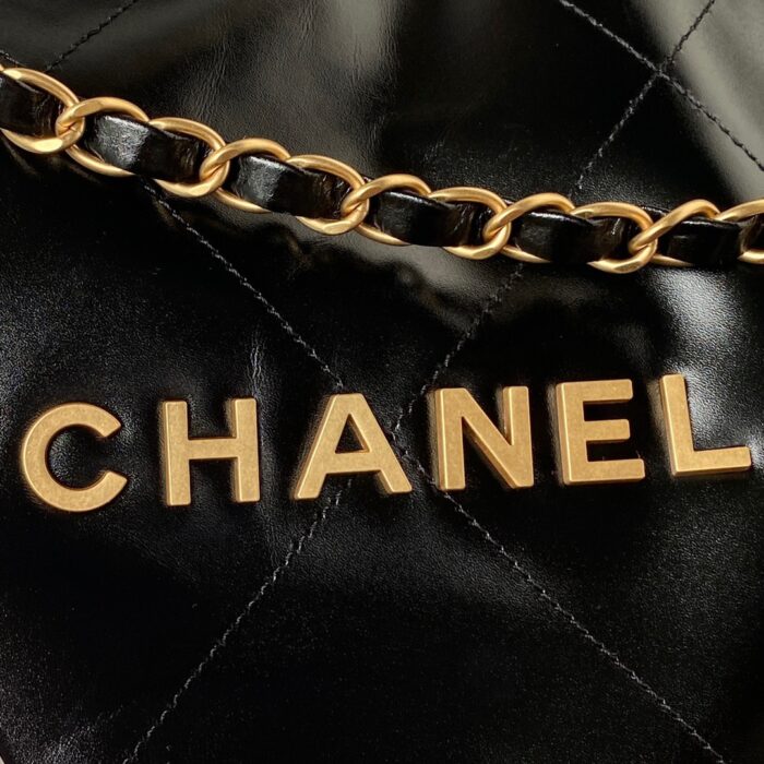 Chanel 22 Shiny Leather Flat Bag Black 45cm - Image 2