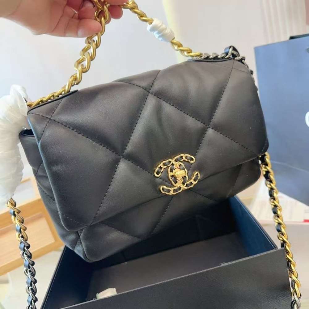 Chanel 19 Flap Bag Black 26cm photo review