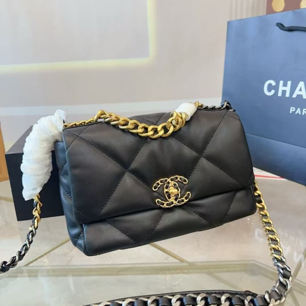 Chanel 19 Flap Bag Black 26cm photo review